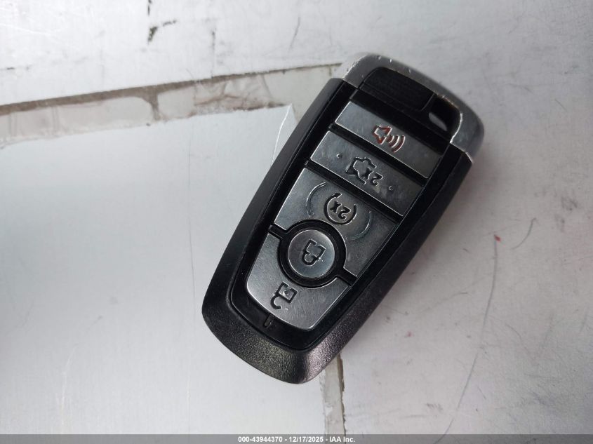 2017 Ford Fusion Energi Se Luxury VIN: 3FA6P0PU7HR110656 Lot: 43944370