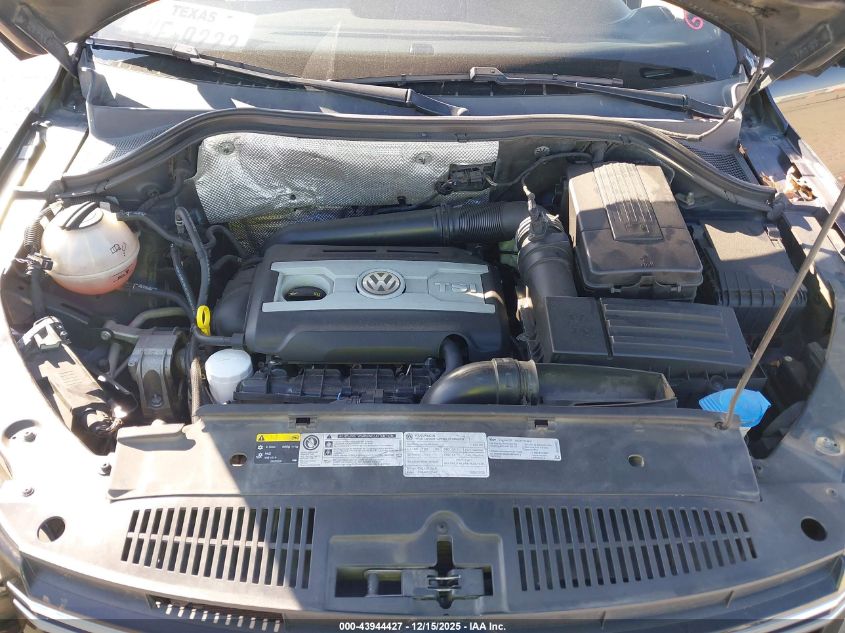 2016 Volkswagen Tiguan R-Line/S/Se/Sel VIN: WVGAV7AX0GW040687 Lot: 43944427