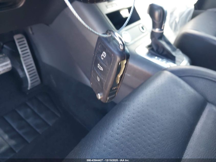 2016 Volkswagen Tiguan R-Line/S/Se/Sel VIN: WVGAV7AX0GW040687 Lot: 43944427