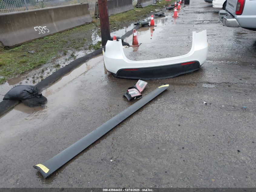 2021 Tesla Model Y Long Range Dual Motor All-Wheel Drive VIN: 5YJYGAEE0MF214146 Lot: 43944433