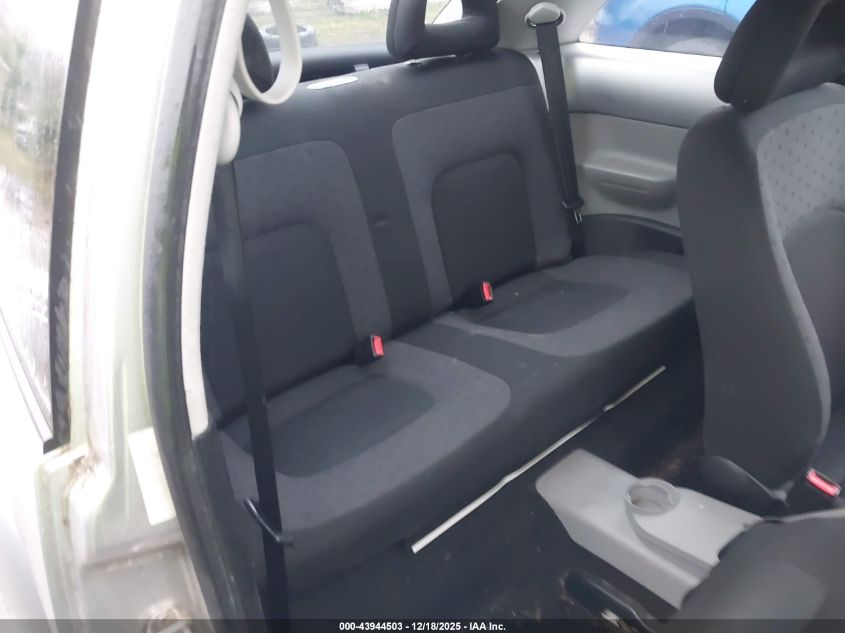 1998 Volkswagen New Beetle VIN: 3VWBB61C2WM042221 Lot: 43944503