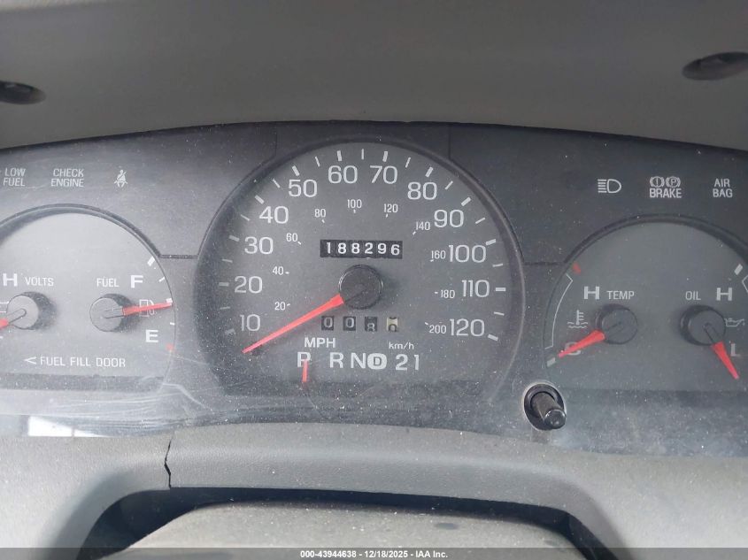 2005 Mercury Grand Marquis Gs VIN: 2MEFM74W35X640099 Lot: 43944638