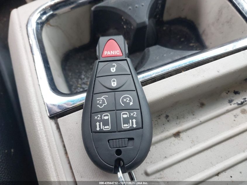 2015 Chrysler Town & Country Touring VIN: 2C4RC1BG8FR699052 Lot: 43944712