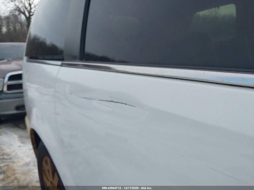 2015 Chrysler Town & Country Touring VIN: 2C4RC1BG8FR699052 Lot: 43944712