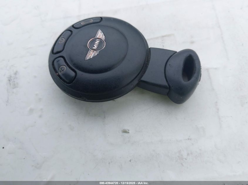 2010 Mini Cooper S VIN: WMWMF7C50ATX42301 Lot: 43944720