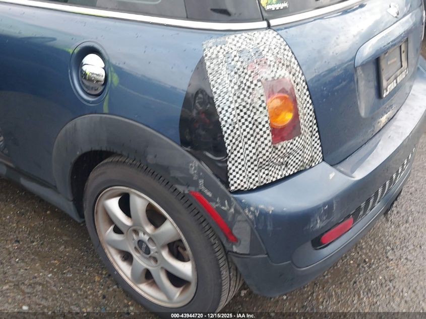 2010 Mini Cooper S VIN: WMWMF7C50ATX42301 Lot: 43944720