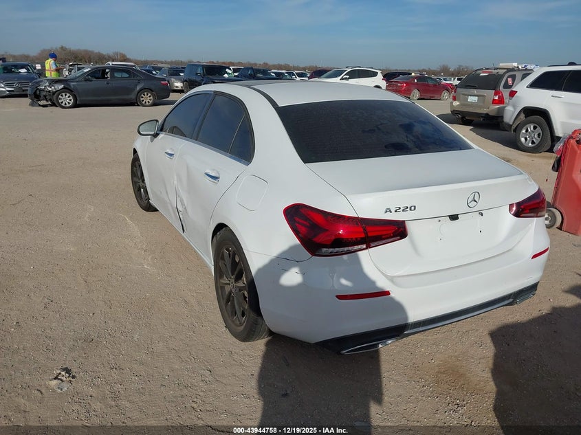 2021 Mercedes-Benz A 220