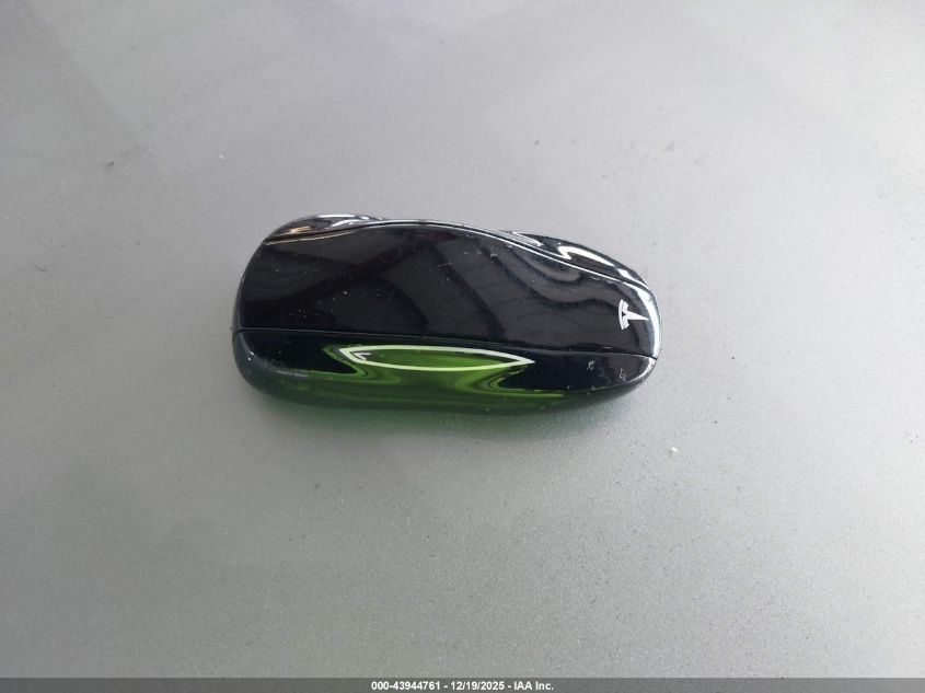 2016 Tesla Model S 60D/70D/75D/85D/90D VIN: 5YJSA1E25GF121950 Lot: 43944761