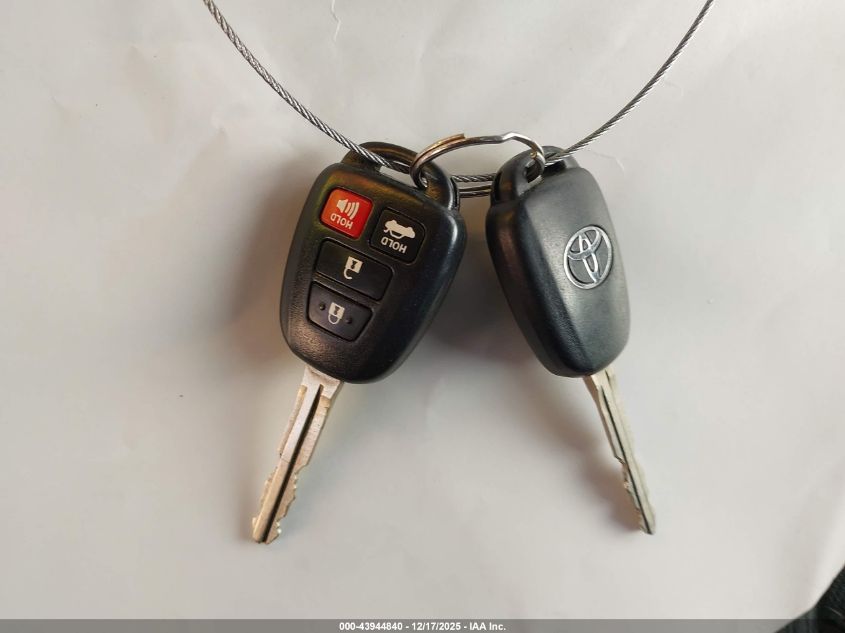 2018 Toyota Corolla Le VIN: 2T1BURHE1JC122567 Lot: 43944840