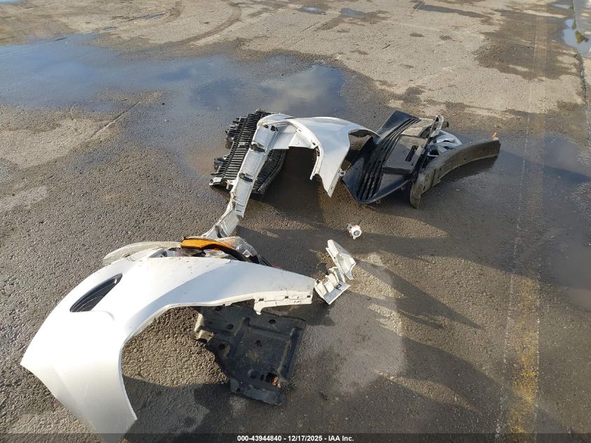 2018 Toyota Corolla Le VIN: 2T1BURHE1JC122567 Lot: 43944840