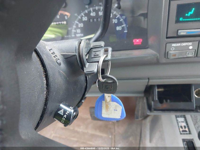 1994 Chevrolet Suburban K1500 VIN: 1GNFK16K5RJ333537 Lot: 43944848