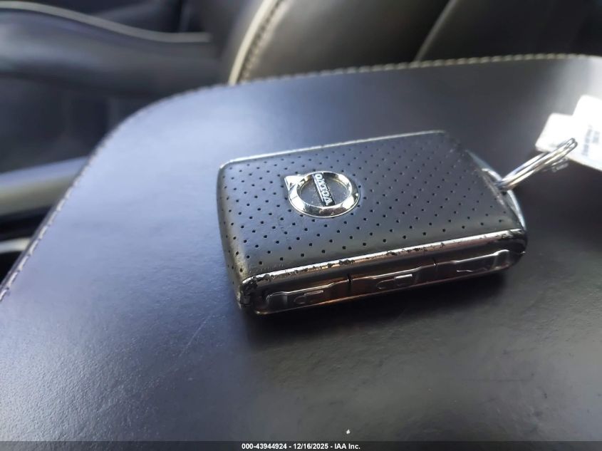 2017 Volvo Xc90 Hybrid T8 R-Design VIN: YV4BC0PM1H1150078 Lot: 43944924