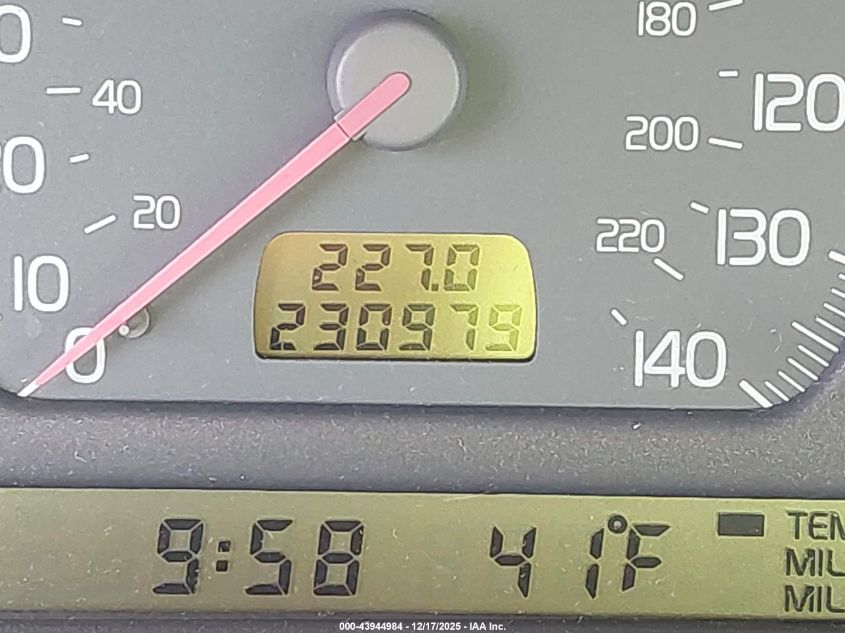 1999 Volvo V70 VIN: YV1LW55A1X2581463 Lot: 43944984