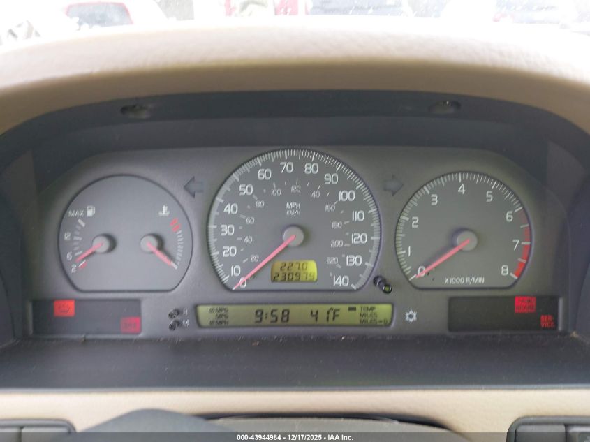 1999 Volvo V70 VIN: YV1LW55A1X2581463 Lot: 43944984