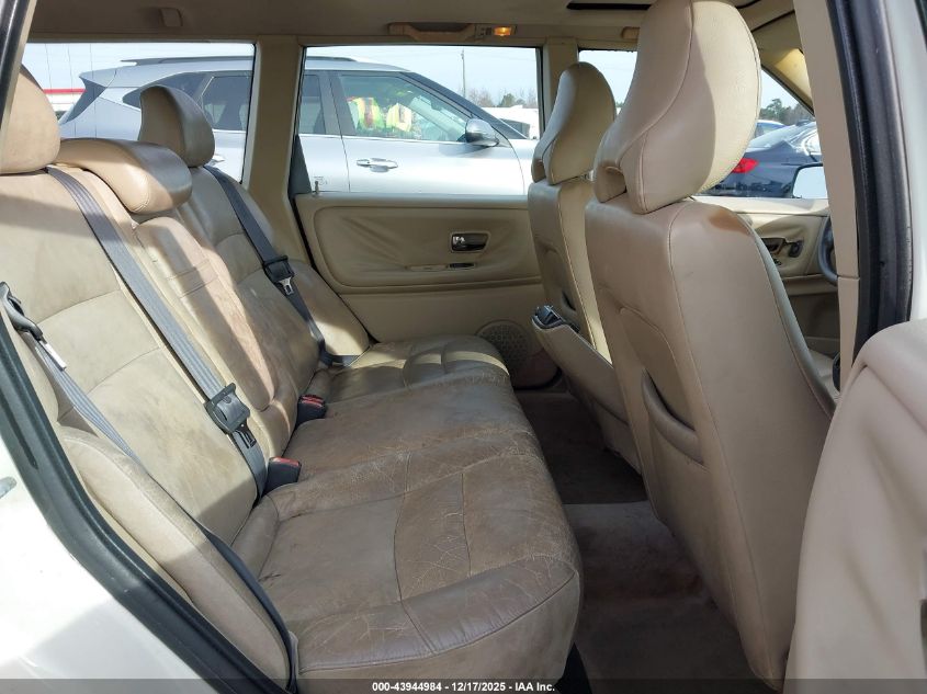 1999 Volvo V70 VIN: YV1LW55A1X2581463 Lot: 43944984