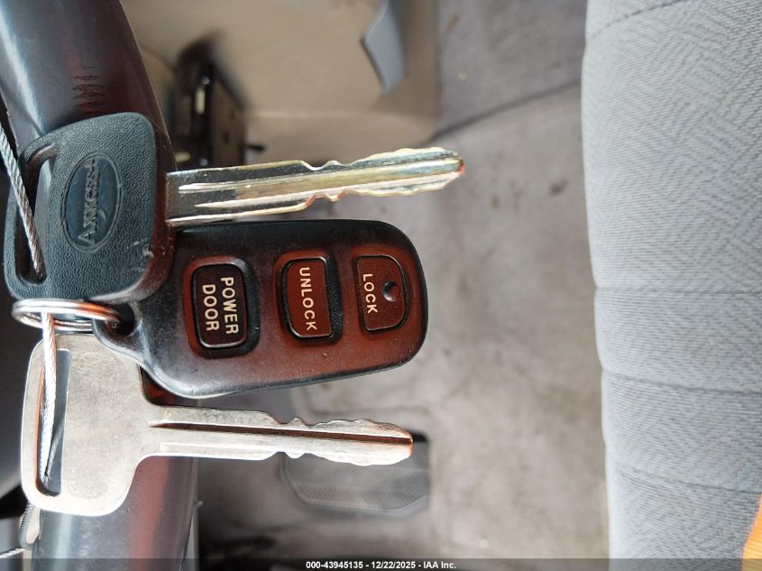 2002 Toyota Sienna VIN: 4TZ3F13C52U457631 Lot: 43945135