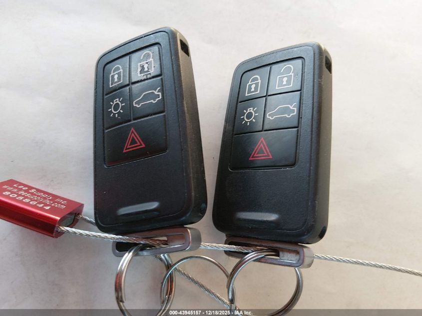 2010 Volvo V70 3.2/3.2 R-Design VIN: YV1982BW6A1153582 Lot: 43945157