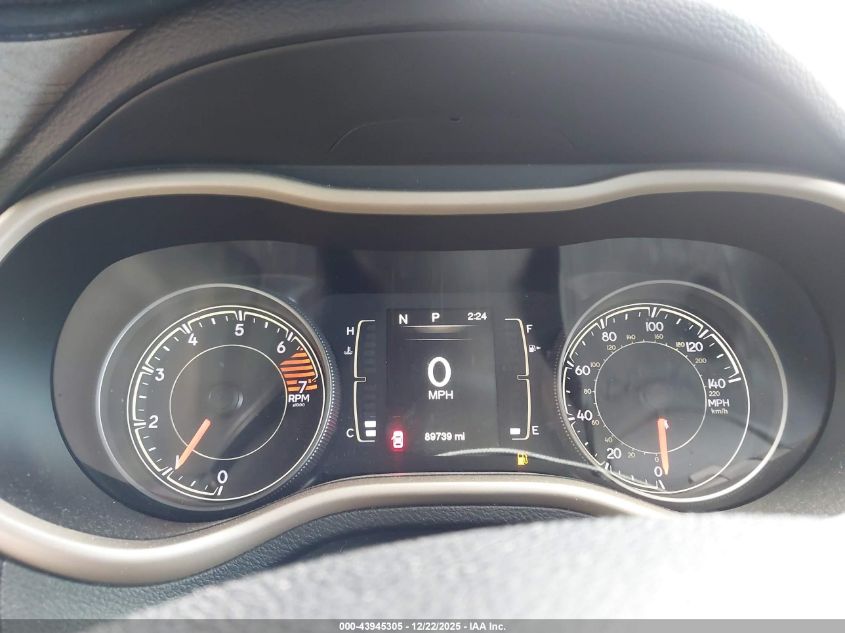 2017 Jeep Cherokee Latitude Fwd VIN: 1C4PJLCB8HW527402 Lot: 43945305