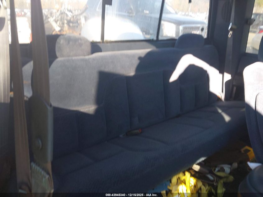 1995 Chevrolet Gmt-400 C1500 VIN: 1GCEC19K2SE125028 Lot: 43945340