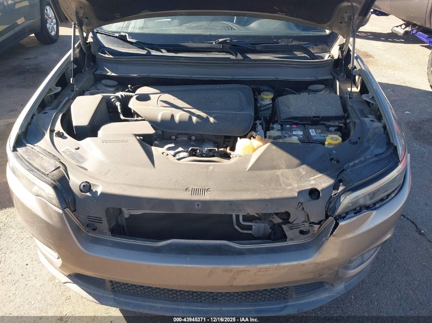 2019 Jeep Cherokee Latitude Plus Fwd VIN: 1C4PJLLB4KD226032 Lot: 43945371