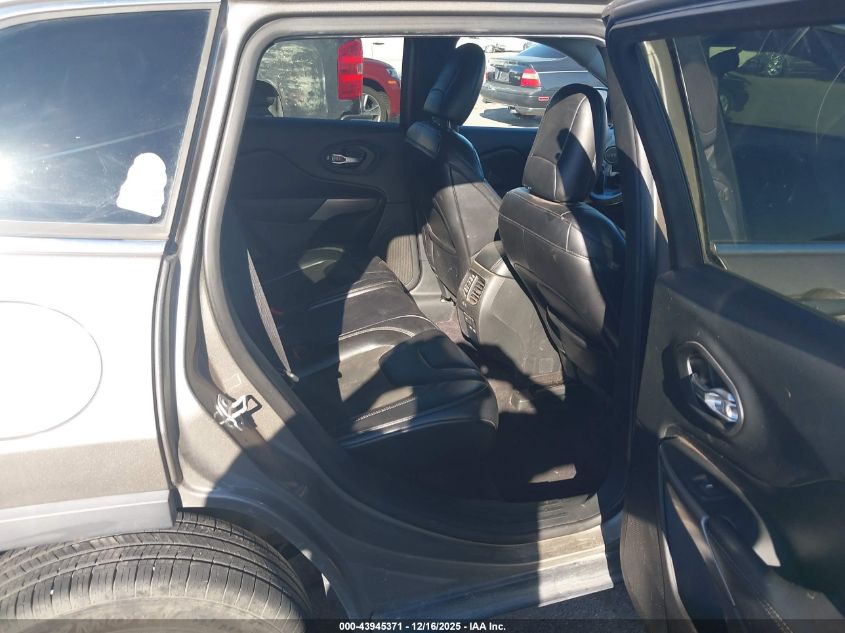 2019 Jeep Cherokee Latitude Plus Fwd VIN: 1C4PJLLB4KD226032 Lot: 43945371