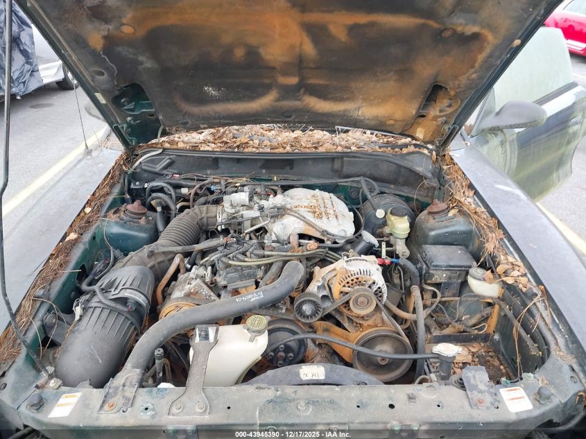 1998 Ford Mustang VIN: 1FAFP404XWF182902 Lot: 43945390