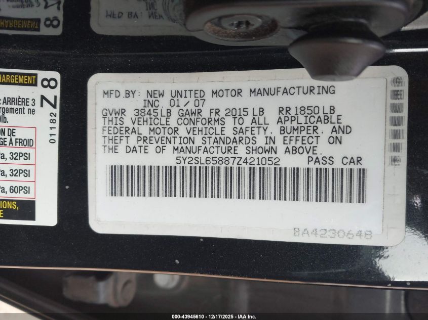 2007 Pontiac Vibe VIN: 5Y2SL65887Z421052 Lot: 43945610