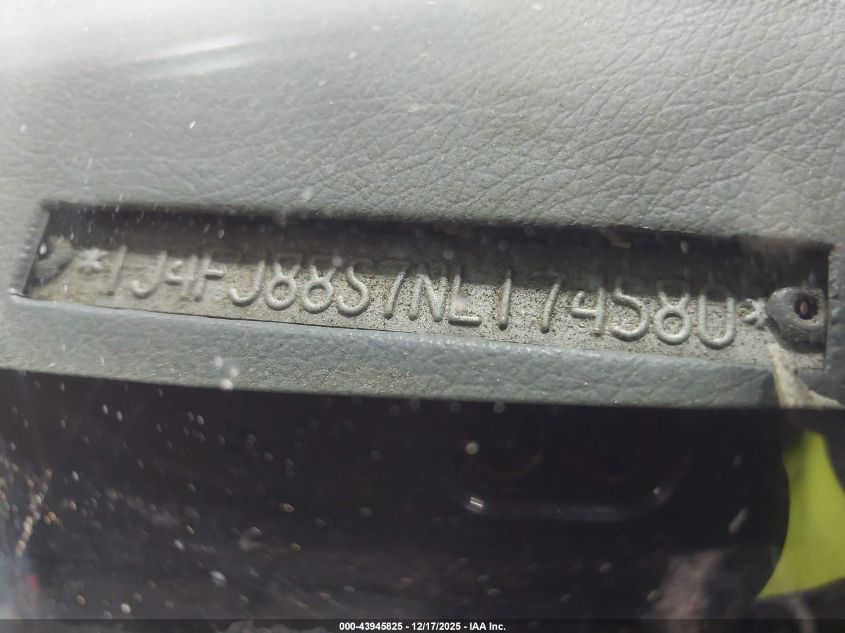 1992 Jeep Cherokee Sport VIN: 1J4FJ88S7NL174580 Lot: 43945825