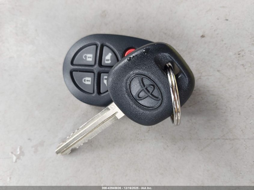 2011 Toyota Sienna Le V6/Le V6 Auto Access Seat VIN: 5TDKK3DC4BS057634 Lot: 43945836