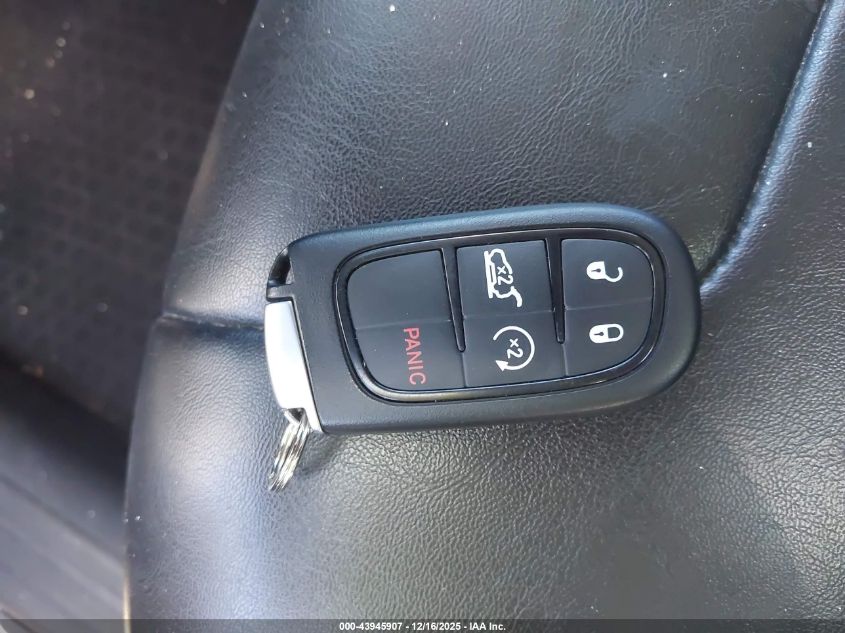 2019 Jeep Cherokee Trailhawk 4X4 VIN: 1C4PJMBX1KD137229 Lot: 43945907