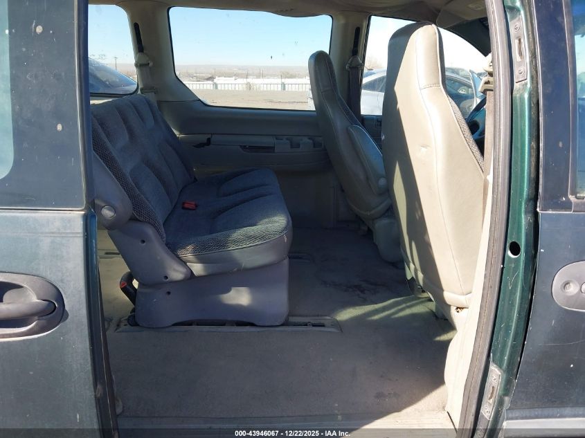 1996 Plymouth Voyager VIN: 2P4FP25B1TR831704 Lot: 43946067