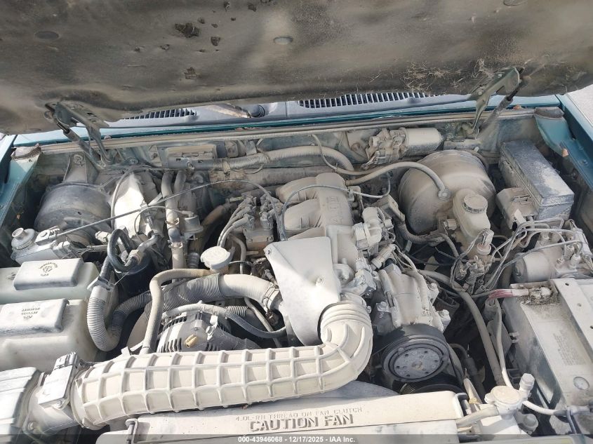 2000 Ford Explorer Xlt VIN: 1FMZU73X2YZC38092 Lot: 43946068