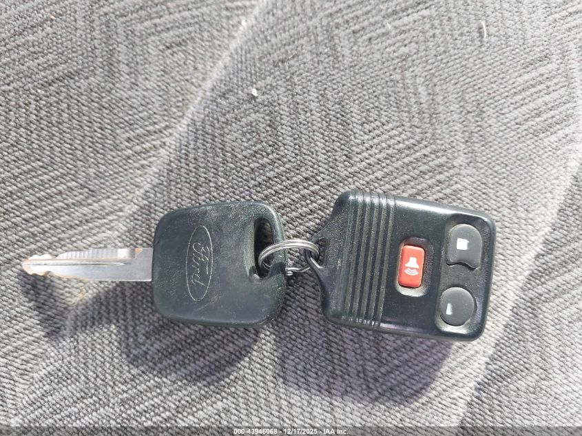 2000 Ford Explorer Xlt VIN: 1FMZU73X2YZC38092 Lot: 43946068