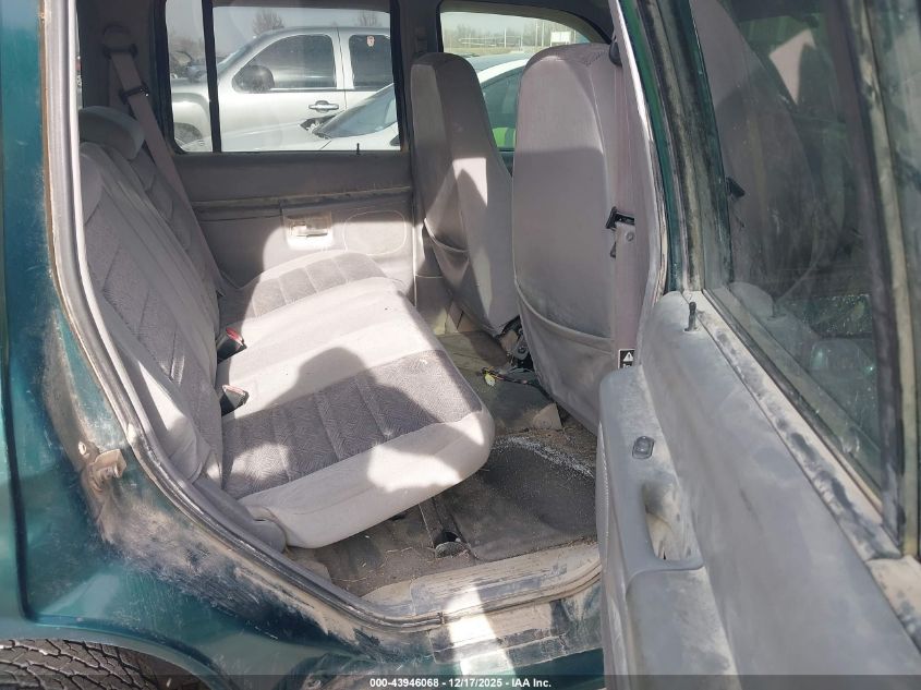 2000 Ford Explorer Xlt VIN: 1FMZU73X2YZC38092 Lot: 43946068