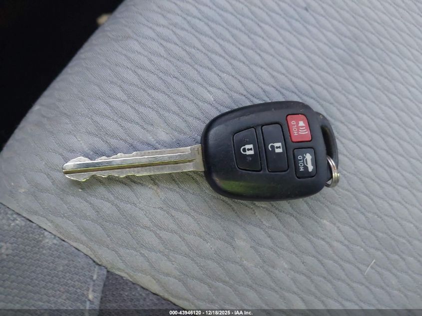 2018 Toyota Corolla Le VIN: 5YFBURHE5JP852899 Lot: 43946120