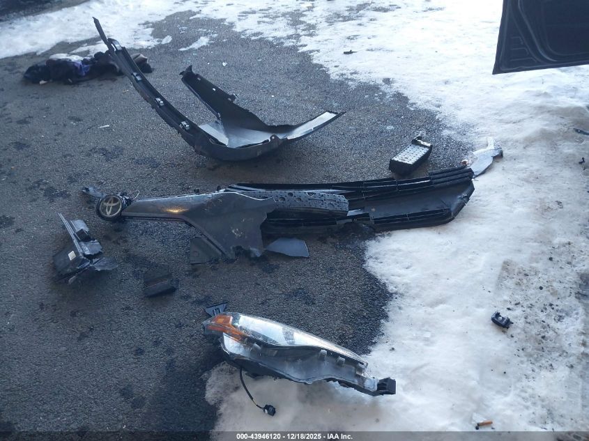 2018 Toyota Corolla Le VIN: 5YFBURHE5JP852899 Lot: 43946120