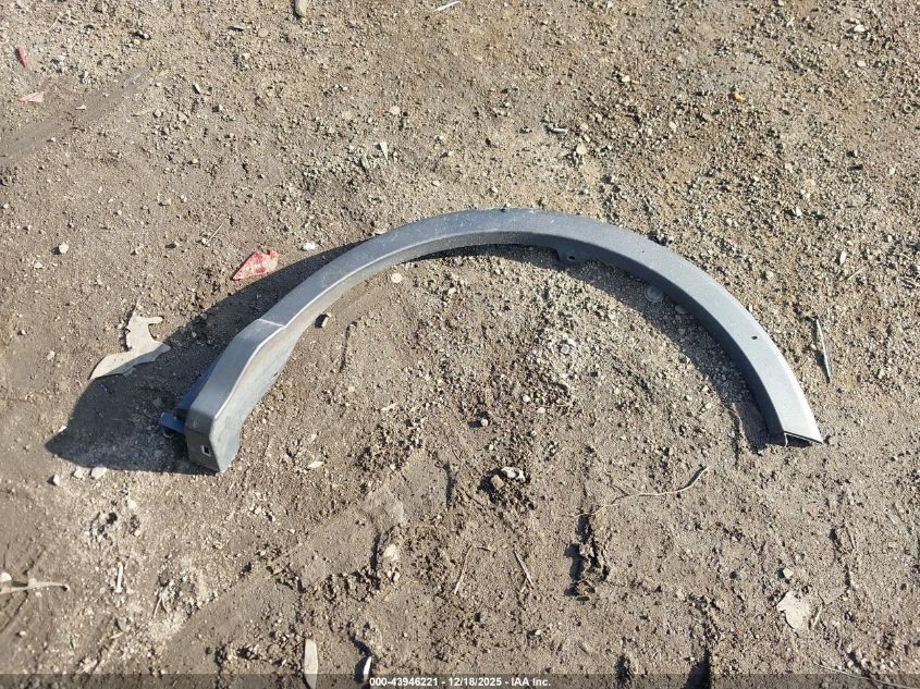 2018 Toyota Rav4 Le VIN: 2T3BFREVXJW717874 Lot: 43946221