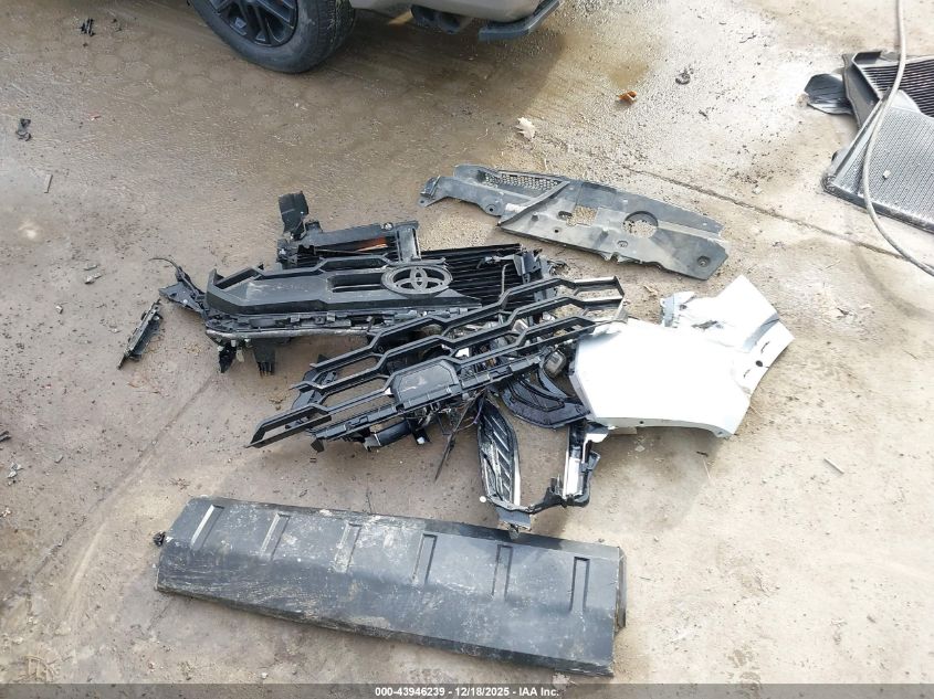 2022 Toyota Tundra Sr5 VIN: 5TFLA5DB6NX040021 Lot: 43946239