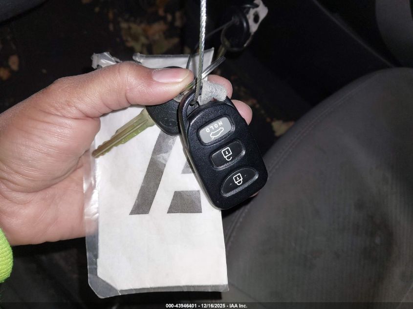 2013 Hyundai Elantra Gls/Limited VIN: 5NPDH4AE7DH196197 Lot: 43946401