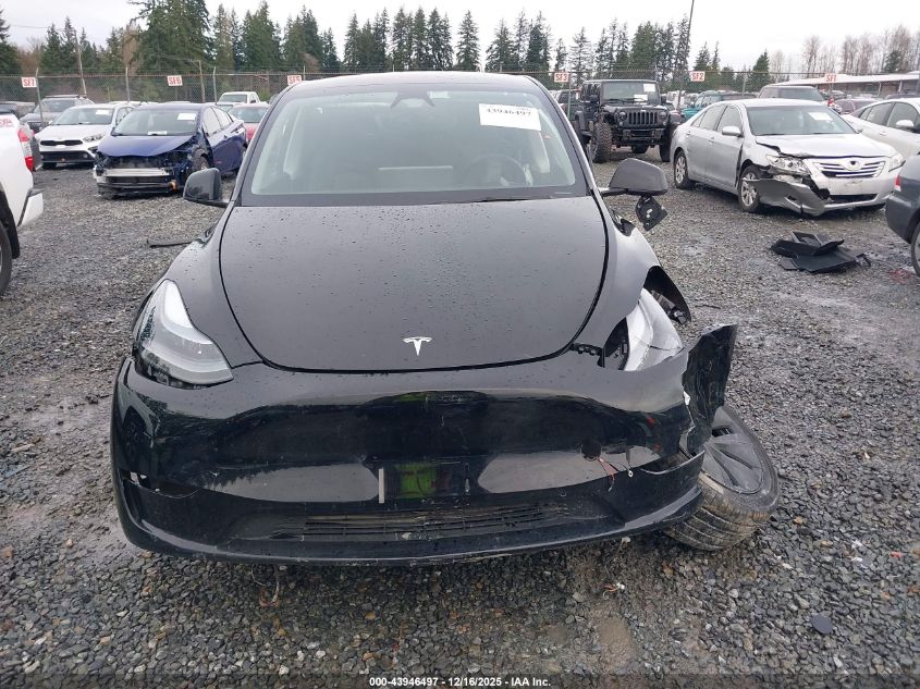 2025 Tesla Model Y Long Range Dual Motor All-Wheel Drive VIN: 7SAYGAEE3SF240806 Lot: 43946497