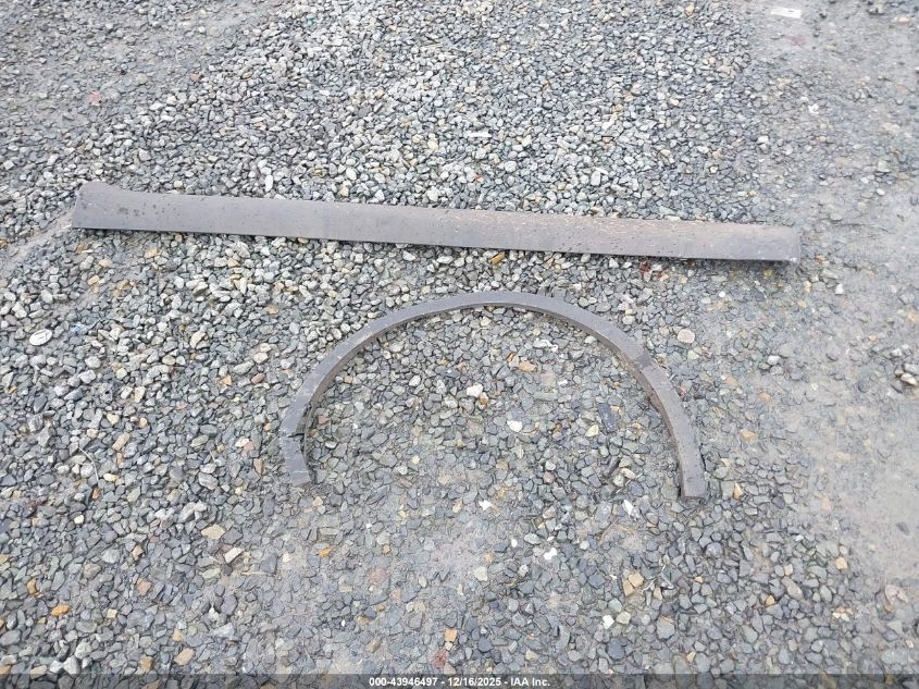 2025 Tesla Model Y Long Range Dual Motor All-Wheel Drive VIN: 7SAYGAEE3SF240806 Lot: 43946497