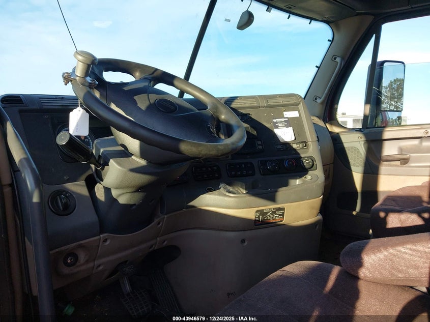 2018 FREIGHTLINER CASCADIA 125 auction photo 7