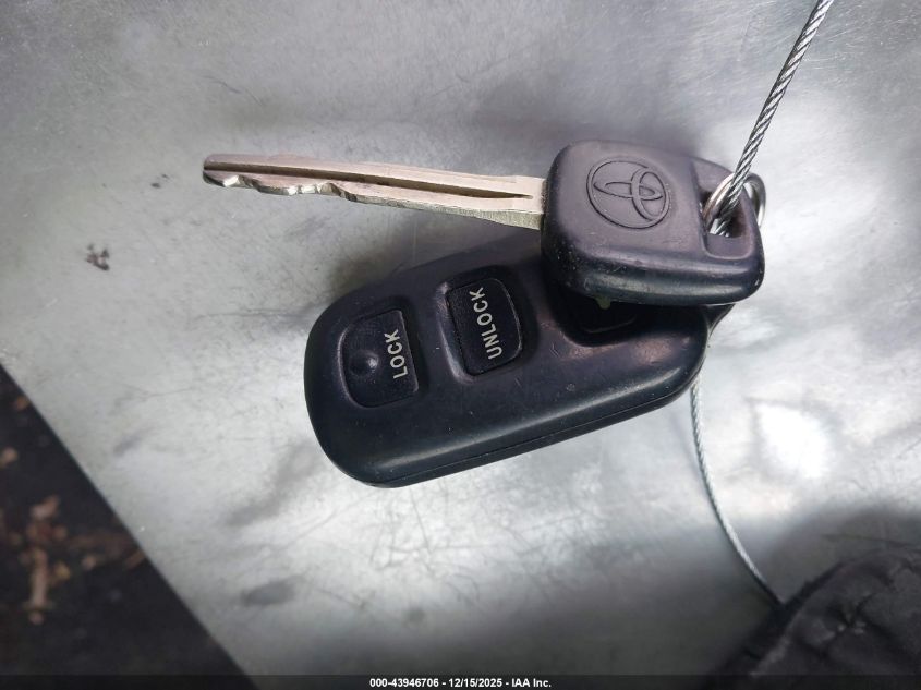 2002 Toyota Camry Se VIN: JTDBE32K820082573 Lot: 43946706