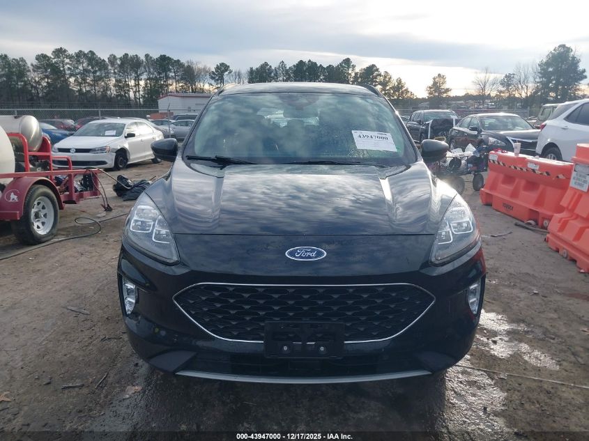 2020 Ford Escape Titanium VIN: 1FMCU9J95LUB27967 Lot: 43947000