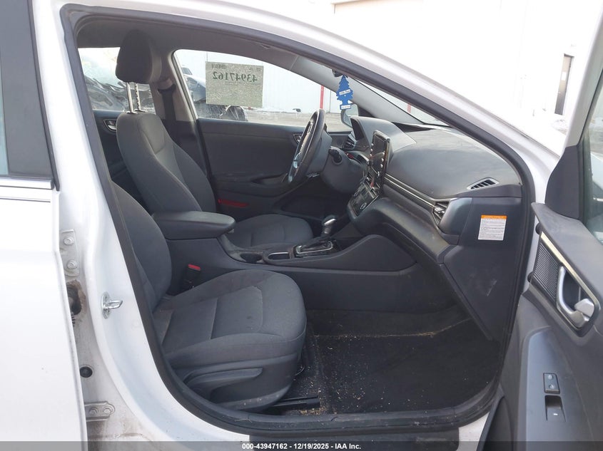 2022 Hyundai Ioniq Hybrid Se