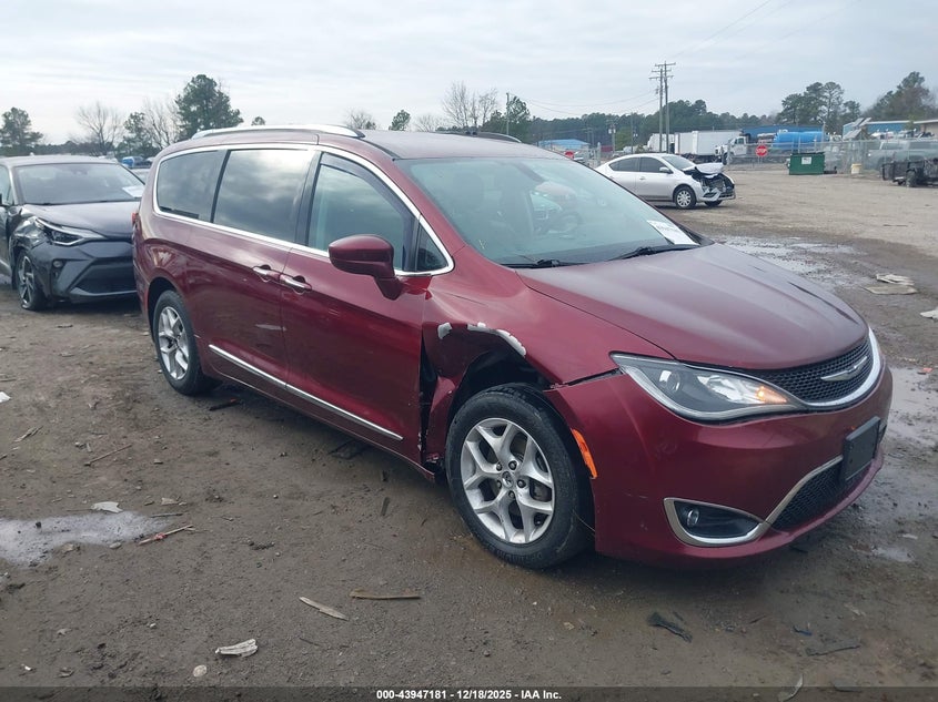 2017 Chrysler Pacifica Touring-L Plus