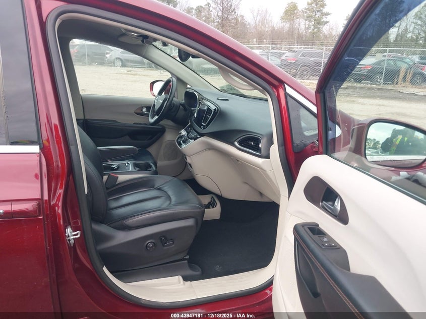 2017 Chrysler Pacifica Touring-L Plus