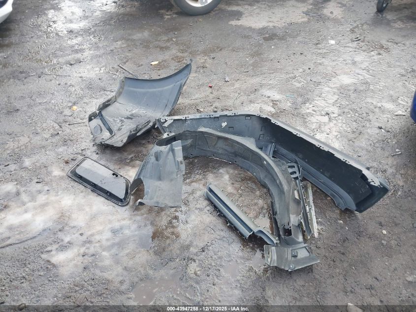 2004 Honda Pilot Lx VIN: 2HKYF18114H583496 Lot: 43947258