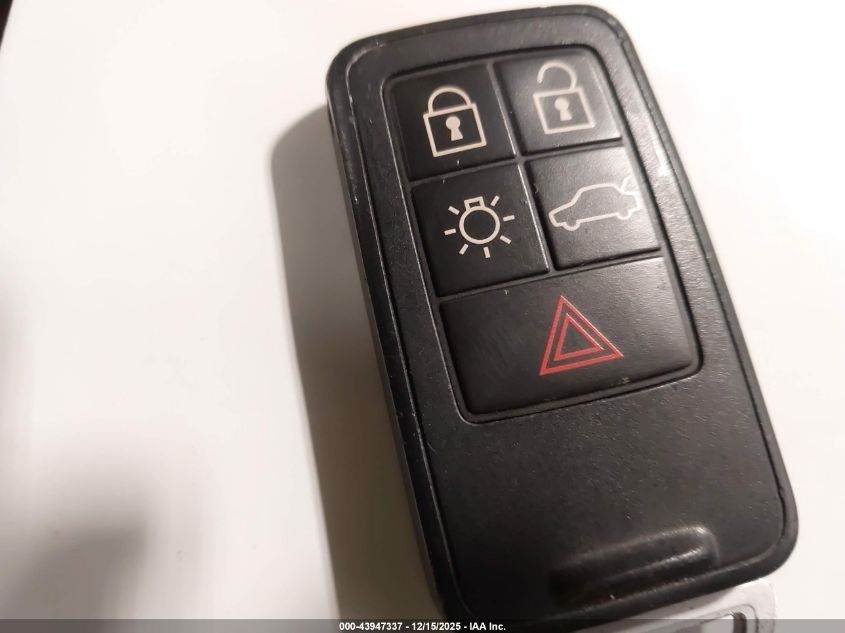 2015 Volvo S60 T5 VIN: YV126MFJ6F2367474 Lot: 43947337