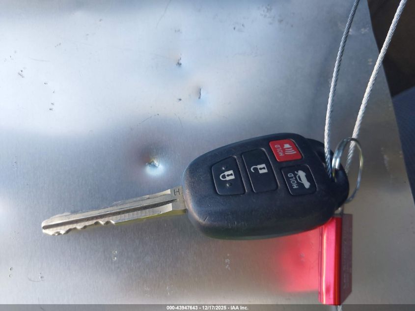 2017 Toyota Corolla Se VIN: 5YFBURHE2HP678235 Lot: 43947643